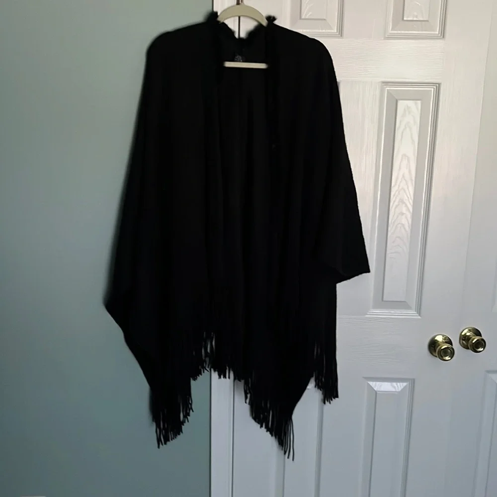 Poncho - Picture 1 of 4